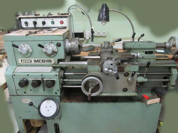 Фото токарно-гвинторізного верстата 1ИС611В 1ИС611В фото токарно-гвинторізного верстата